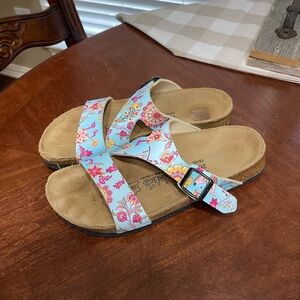 Birki’s Floral Birkenstock  Sandals flaw